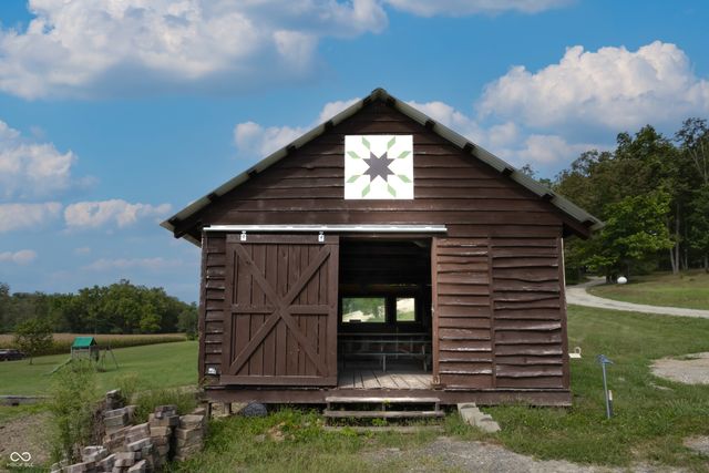 6005 Hoover Road, Nashville, IN 47448