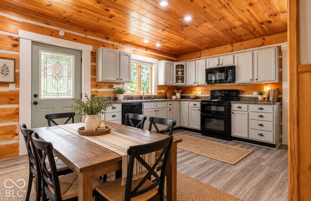 6005 Hoover Road, Nashville, IN 47448
