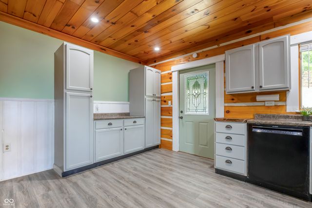 6005 Hoover Road, Nashville, IN 47448