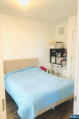 33 Parkside Lane 33, Teaneck, NJ 07666