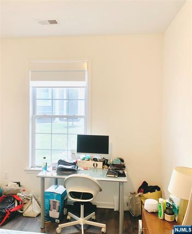 33 Parkside Lane 33, Teaneck, NJ 07666