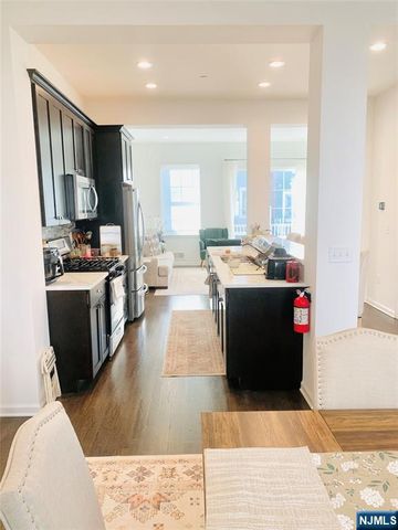 33 Parkside Lane 33, Teaneck, NJ 07666