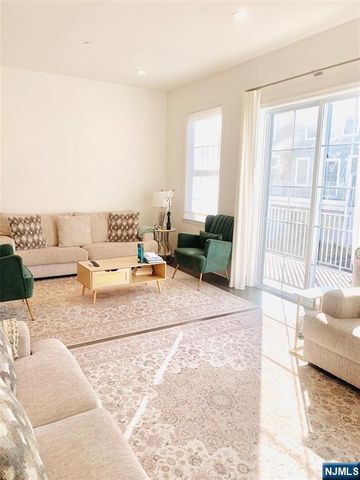 33 Parkside Lane 33, Teaneck, NJ 07666
