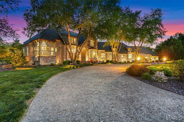2102 Clairmont Drive, Shiloh, IL 62221