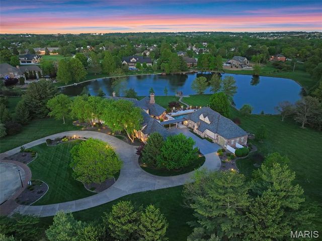 2102 Clairmont Drive, Shiloh, IL 62221