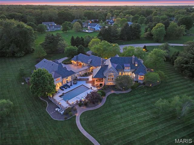 2102 Clairmont Drive, Shiloh, IL 62221