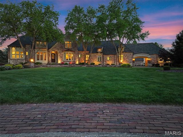 2102 Clairmont Drive, Shiloh, IL 62221
