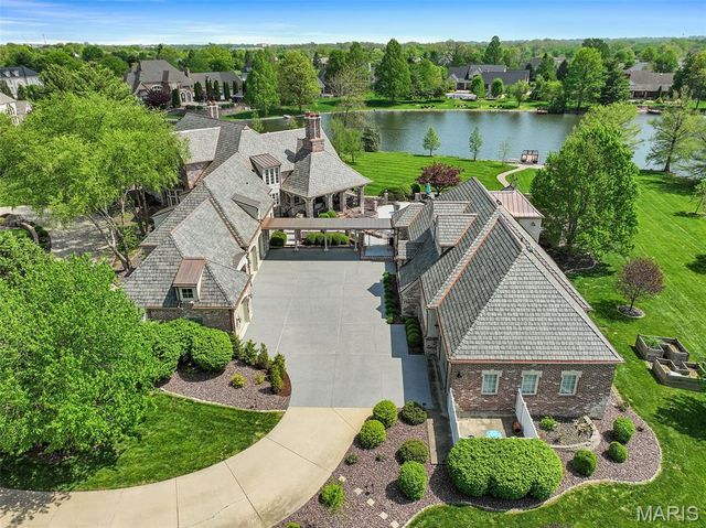 2102 Clairmont Drive, Shiloh, IL 62221