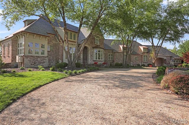 2102 Clairmont Drive, Shiloh, IL 62221