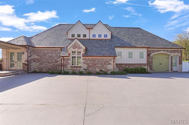 2102 Clairmont Drive, Shiloh, IL 62221