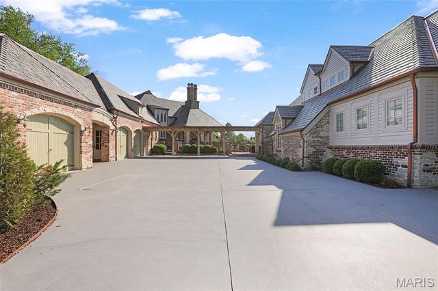 2102 Clairmont Drive, Shiloh, IL 62221