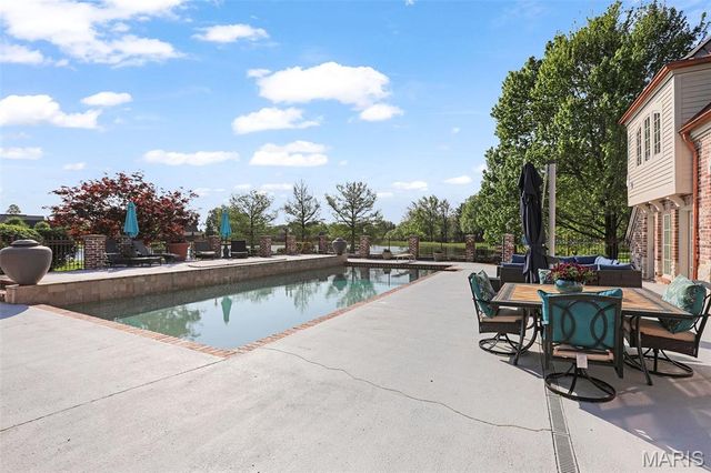 2102 Clairmont Drive, Shiloh, IL 62221