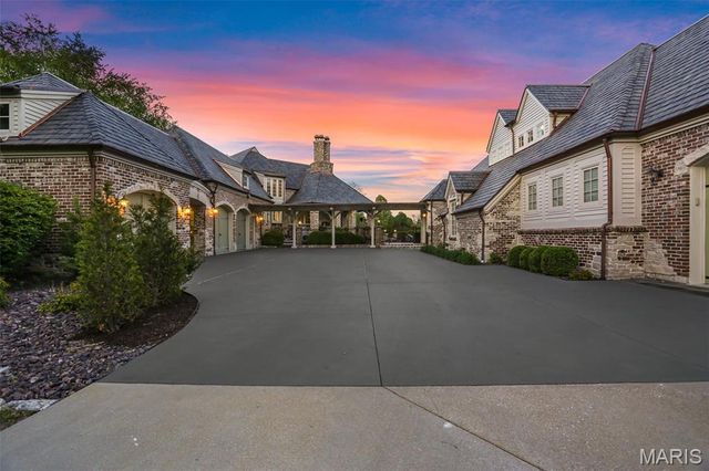2102 Clairmont Drive, Shiloh, IL 62221