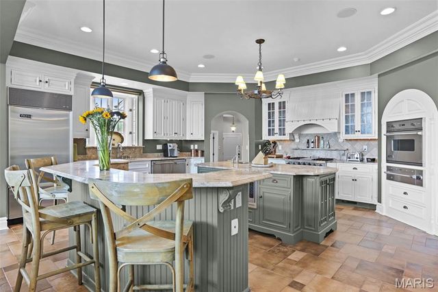 2102 Clairmont Drive, Shiloh, IL 62221