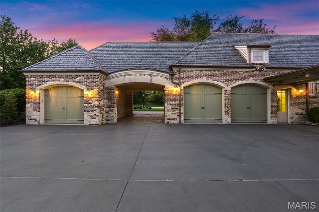 2102 Clairmont Drive, Shiloh, IL 62221