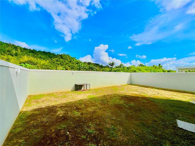 J-26 URB.VISTAS DE SAN JOSE, Caguas, PR 00725