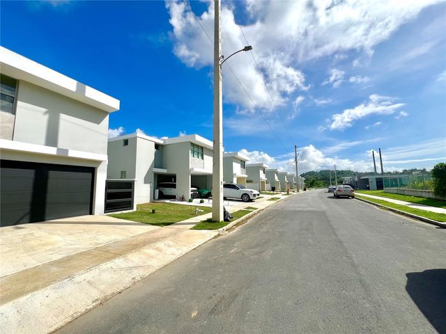 J-26 URB.VISTAS DE SAN JOSE, Caguas, PR 00725