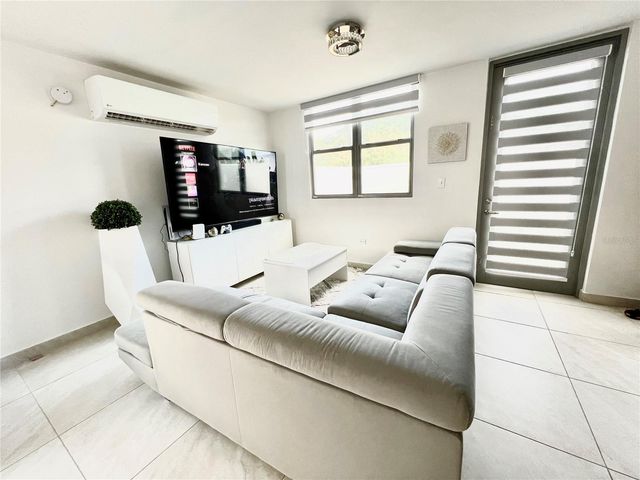 J-26 URB.VISTAS DE SAN JOSE, Caguas, PR 00725