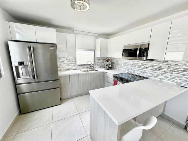 J-26 URB.VISTAS DE SAN JOSE, Caguas, PR 00725