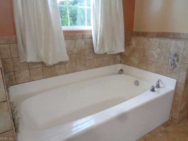 3973 Grand Isle DR, Chesapeake, VA 23323
