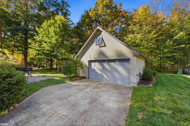 12894 Parkridge Drive, Shelby Twp, MI 48315