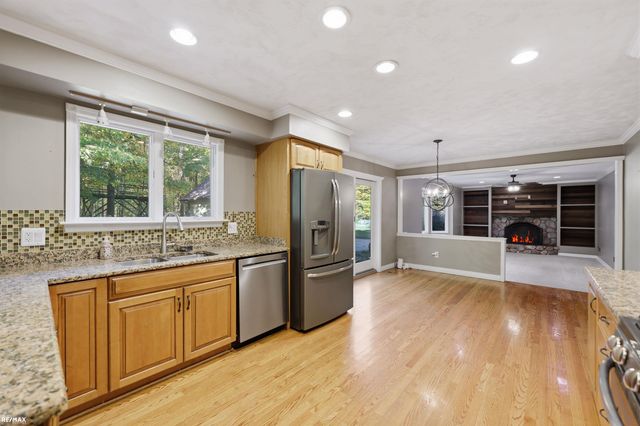 12894 Parkridge Drive, Shelby Twp, MI 48315