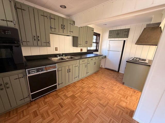 18404 Dixie Highway, Homewood, IL 60430