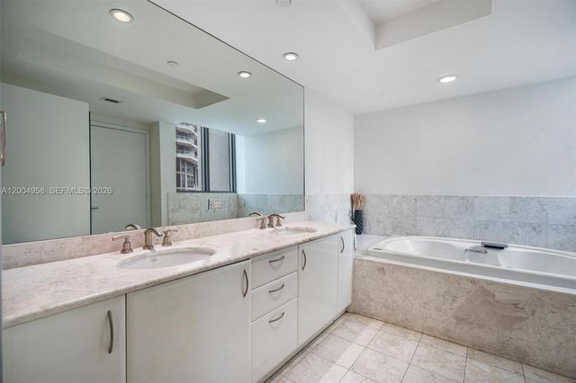 1331 Brickell Bay Dr 302, Miami, FL 33131