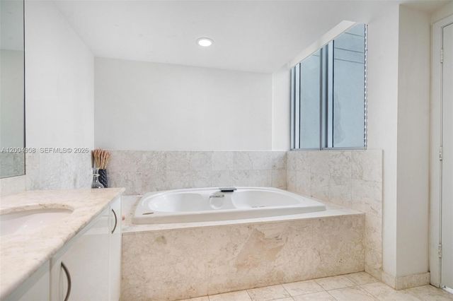 1331 Brickell Bay Dr 302, Miami, FL 33131