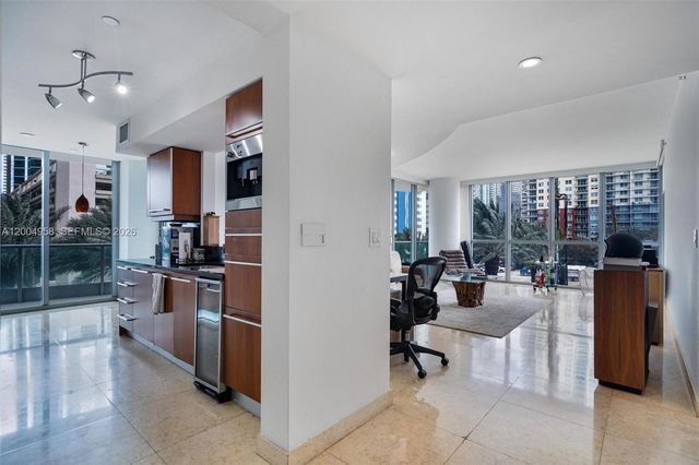 1331 Brickell Bay Dr 302, Miami, FL 33131