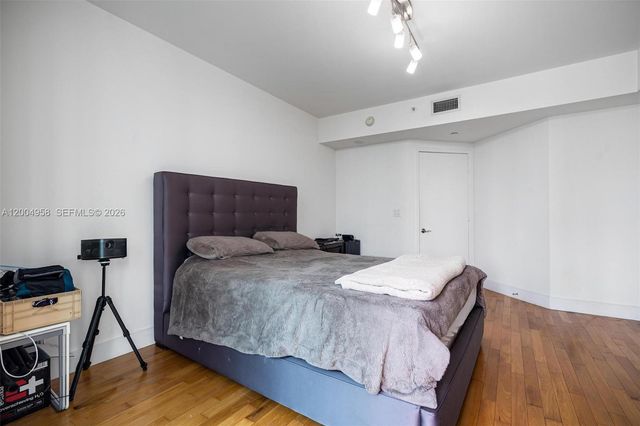 1331 Brickell Bay Dr 302, Miami, FL 33131