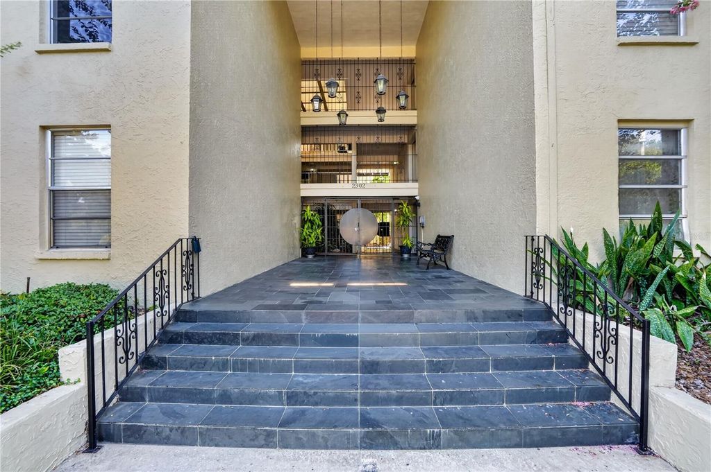Image 1 of property listing at 2302 S MANHATTAN AVENUE 214, Tampa, FL 33629