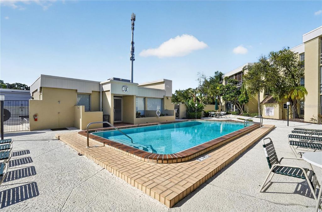 Image 2 of property listing at 2302 S MANHATTAN AVENUE 214, Tampa, FL 33629