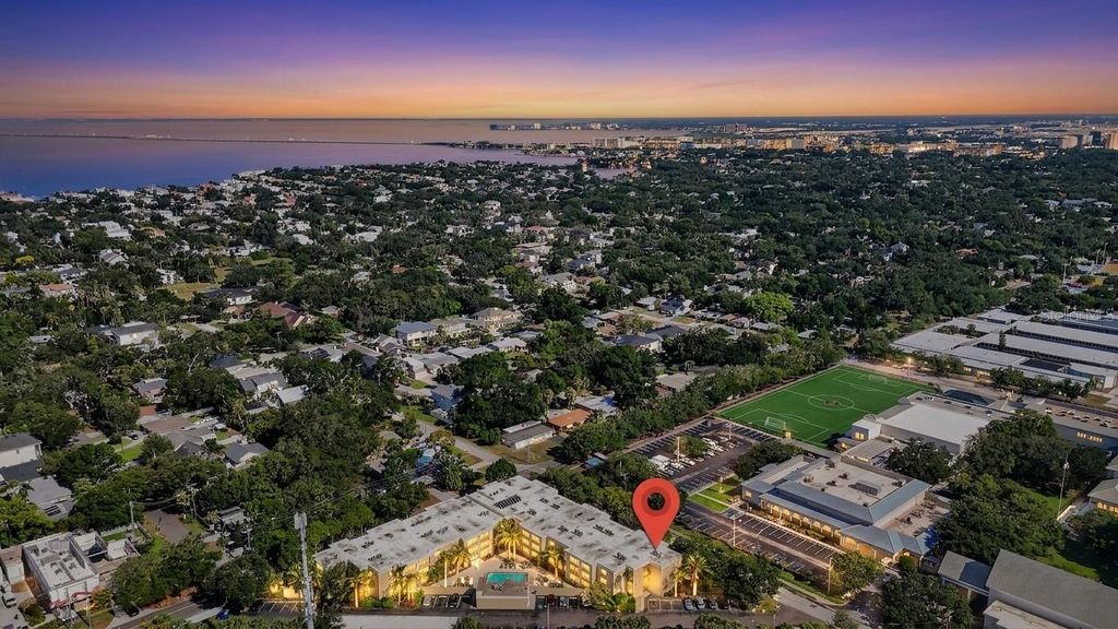 Image 3 of property listing at 2302 S MANHATTAN AVENUE 214, Tampa, FL 33629