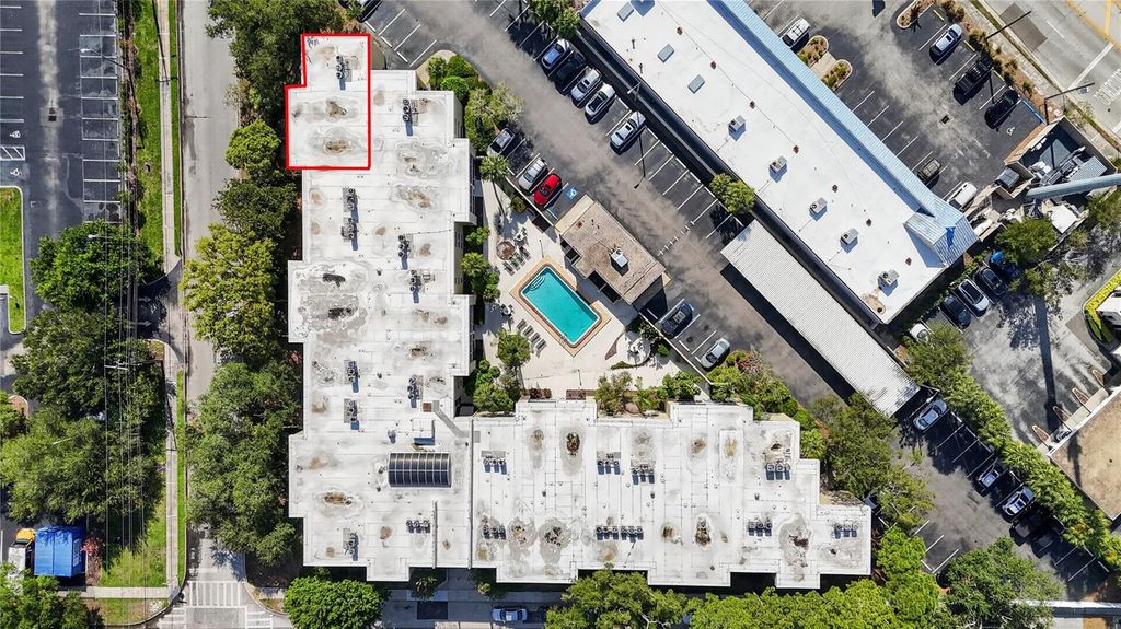 Image 5 of property listing at 2302 S MANHATTAN AVENUE 214, Tampa, FL 33629