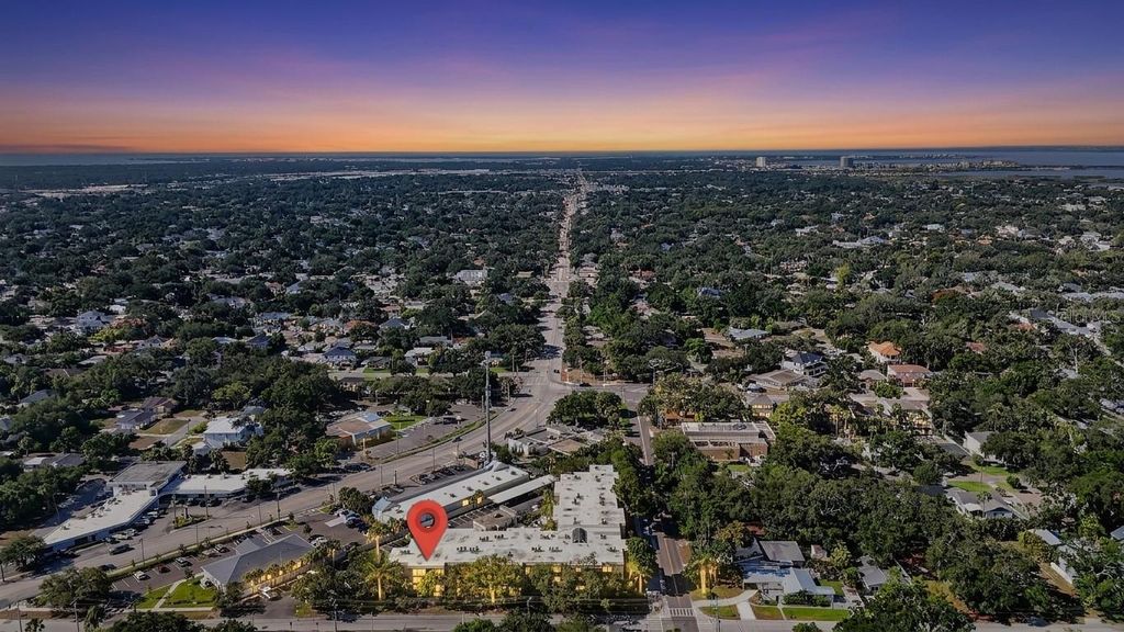 Image 6 of property listing at 2302 S MANHATTAN AVENUE 214, Tampa, FL 33629