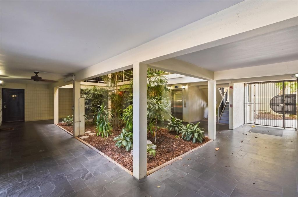 Image 7 of property listing at 2302 S MANHATTAN AVENUE 214, Tampa, FL 33629