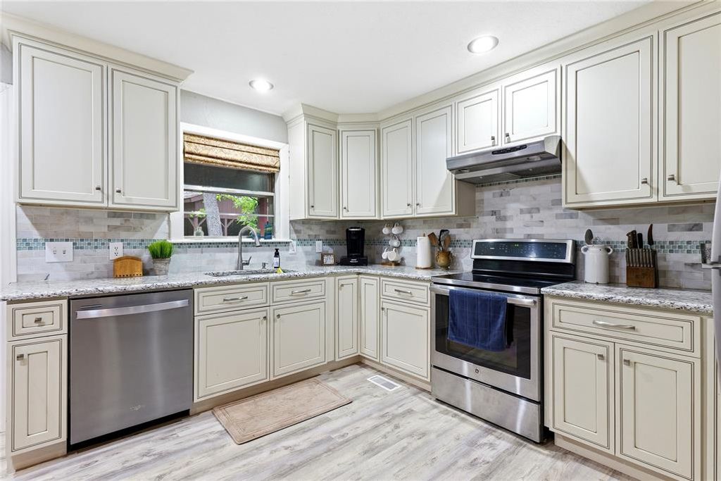 Image 19 of property listing at 110578 S 4183 Road, Checotah, OK 74426