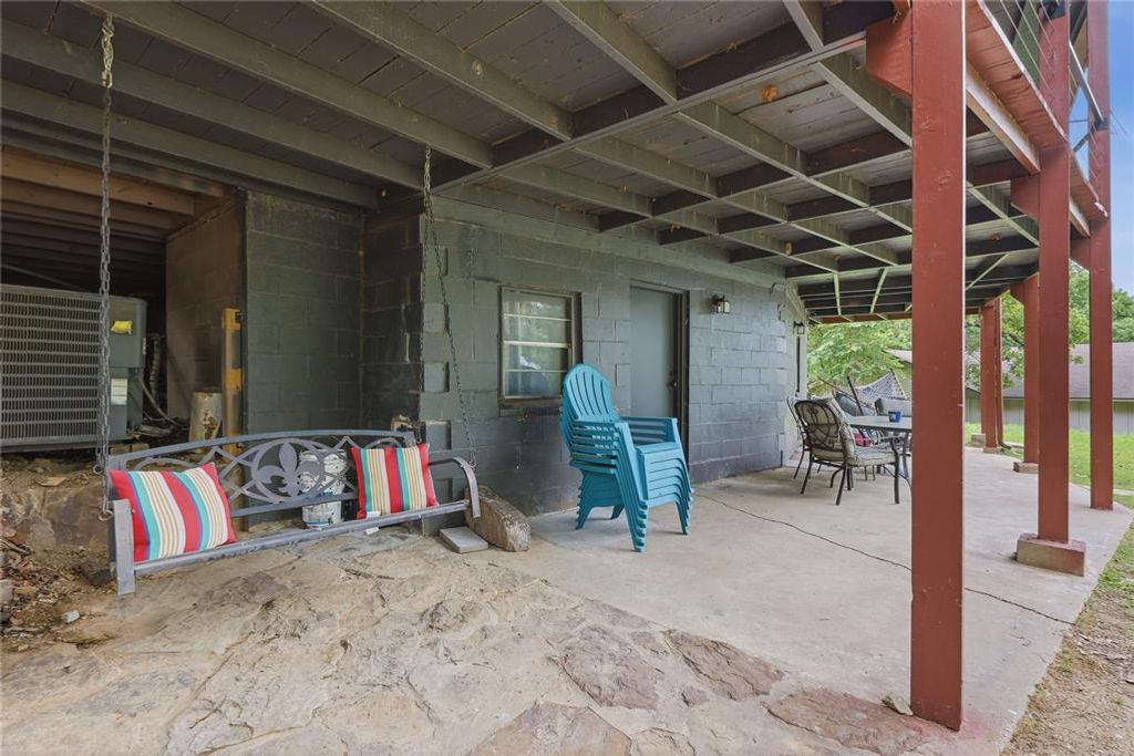 Image 10 of property listing at 110578 S 4183 Road, Checotah, OK 74426