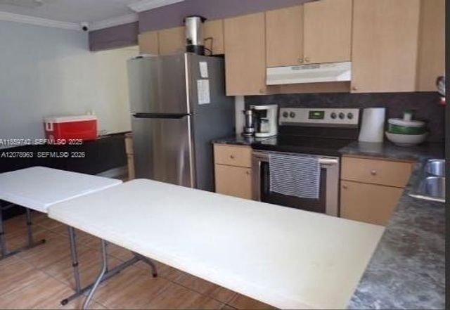 516 NW 4th Avenue, Hallandale Beach, FL 33009