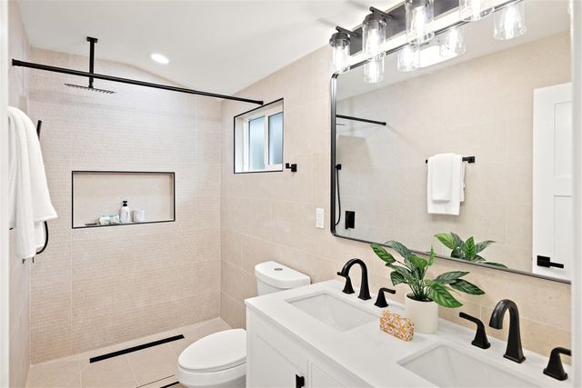 1189 1189 Skylake Ct, Sunnyvale, CA 94089