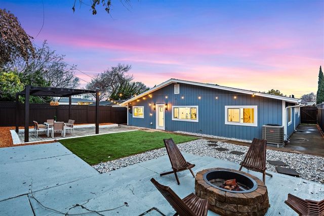 1189 1189 Skylake Ct, Sunnyvale, CA 94089