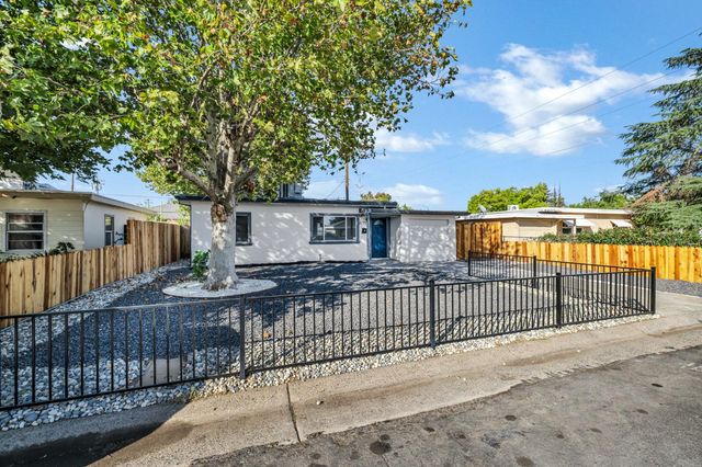 2155 Whippoorwill Ln, Sacramento, CA 95821