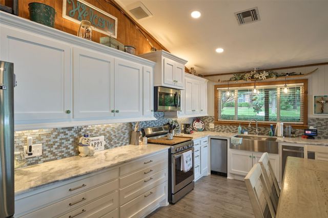 150 N Lakeway Circle, Trinity, TX 75862