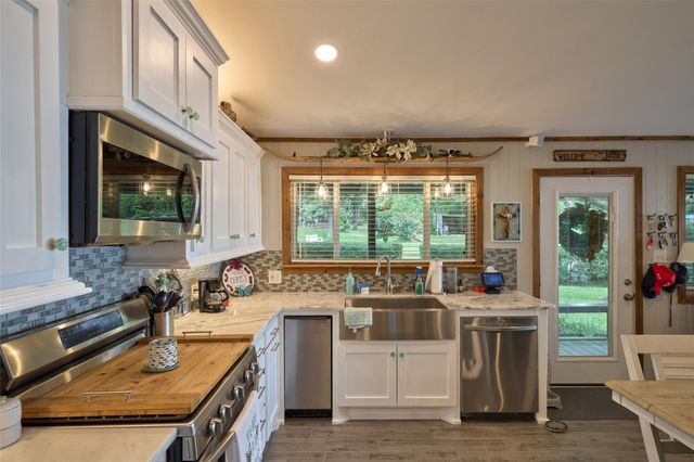 150 N Lakeway Circle, Trinity, TX 75862
