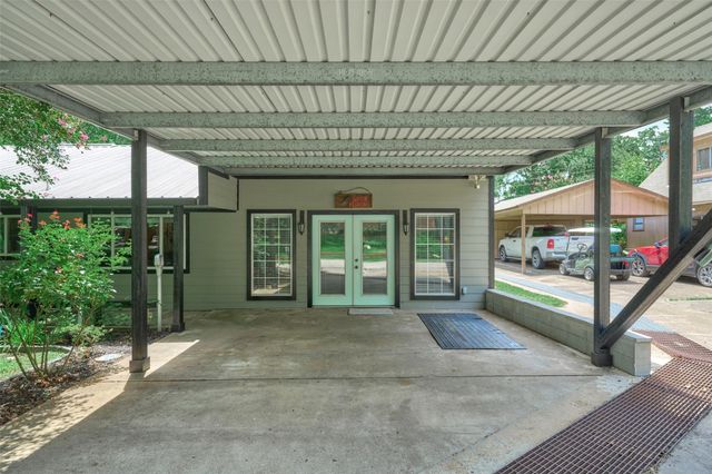 150 N Lakeway Circle, Trinity, TX 75862