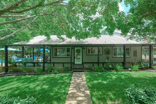 150 N Lakeway Circle, Trinity, TX 75862