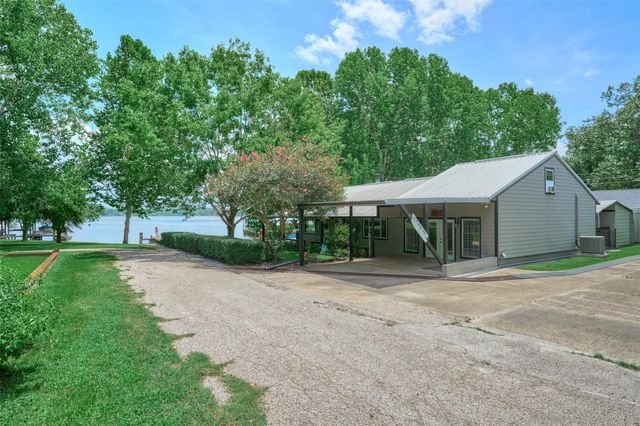 150 N Lakeway Circle, Trinity, TX 75862