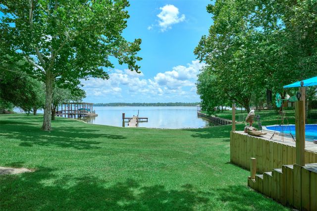 150 N Lakeway Circle, Trinity, TX 75862