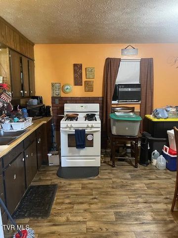 106 Colonial Hills Drive, Rogersville, TN 37857